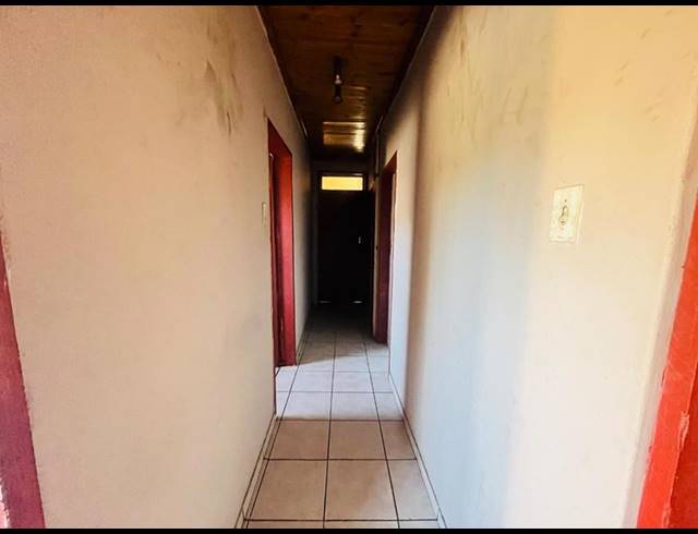 6 BEDROOM HOUSE FOR SALE IN CRESSLAWN